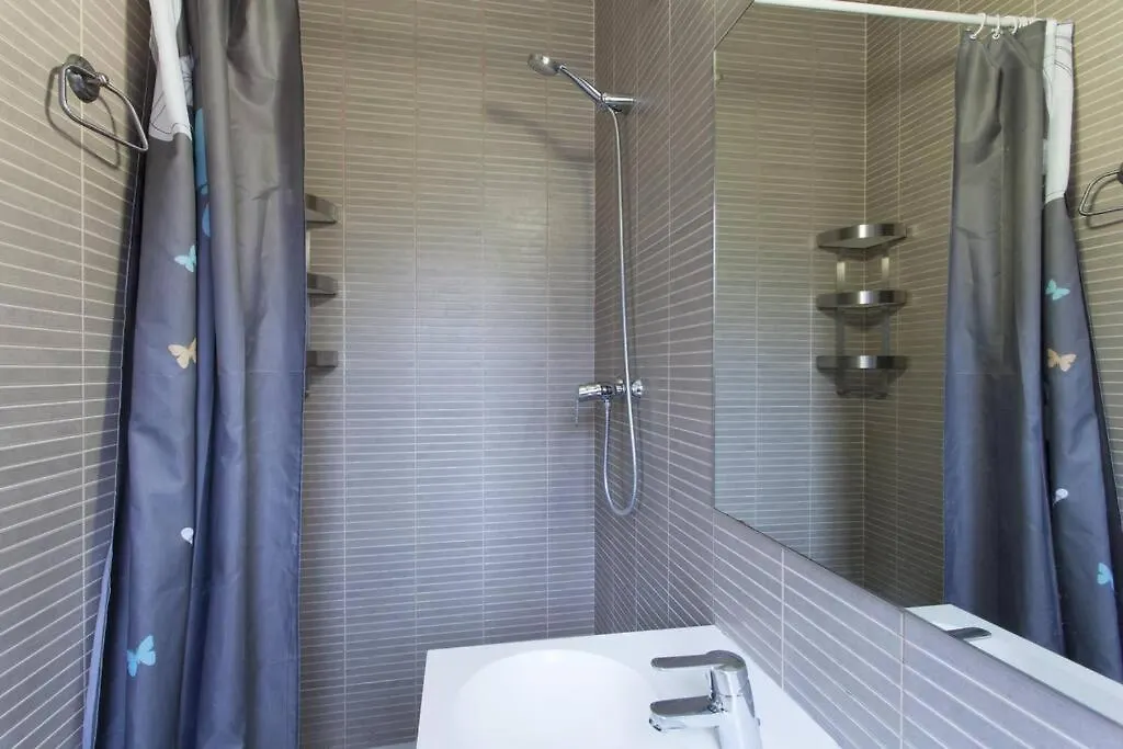 Bright & Spacious Family Flat In Central Barcelona