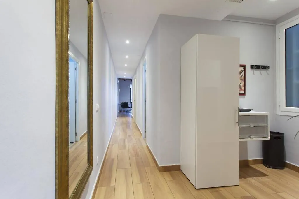 Bright & Spacious Family Flat In Central Barcelona Apartment