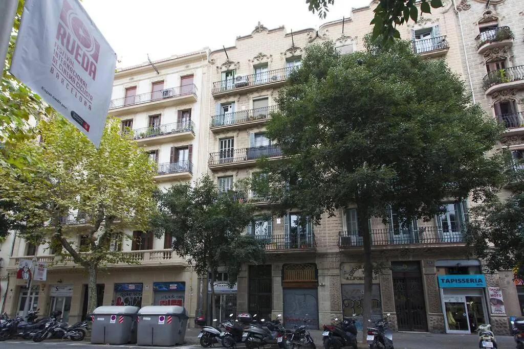Bright & Spacious Family Flat In Central Barcelona Apartment