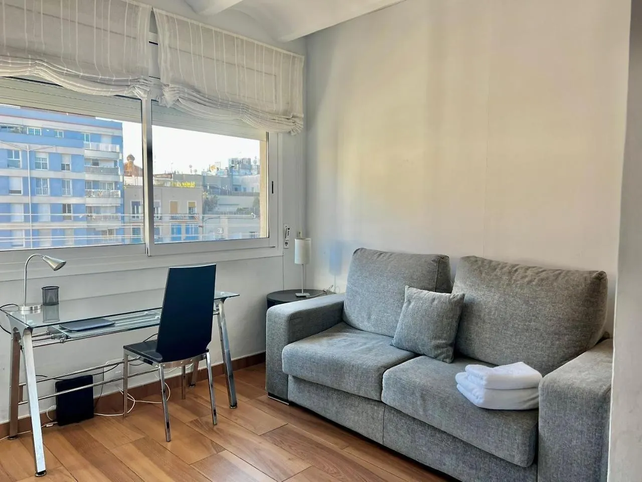 Bright & Spacious Family Flat In Central Barcelona Hiszpania